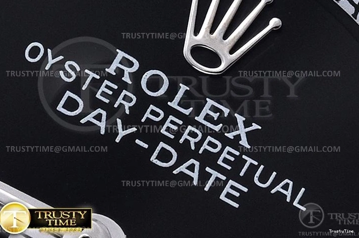 0810 RDD0220E – DayDate 36mm Functional 700